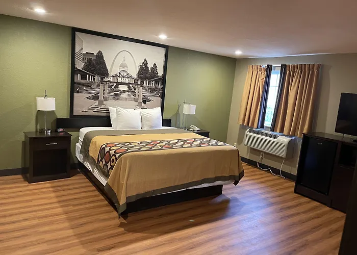 Super 8 By Wyndham Joplin Hotel