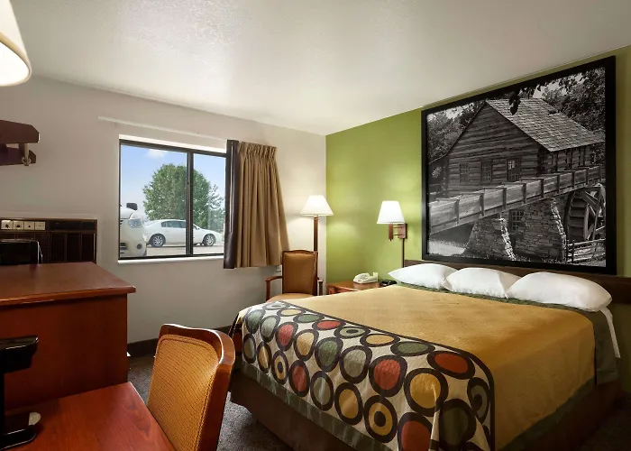 Super 8 By Wyndham Macon Motel