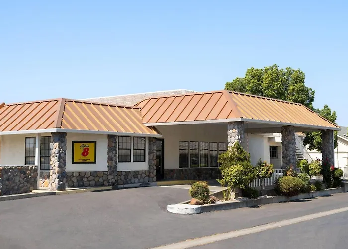 Dunnigan Hotels