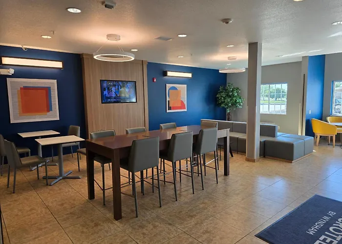 Microtel Inn & Suites By Wyndham Bluffs Council Bluffs