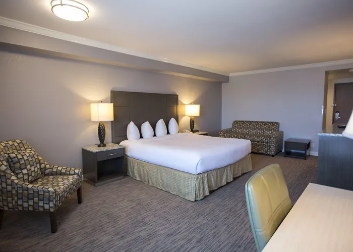 Ventura City Center Hotels