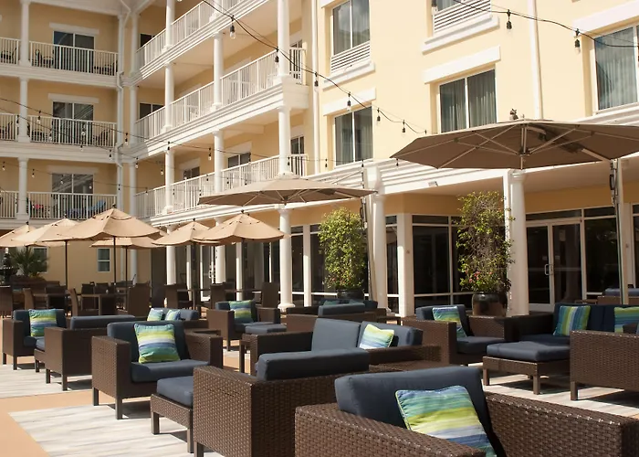 Courtyard Charleston Waterfront