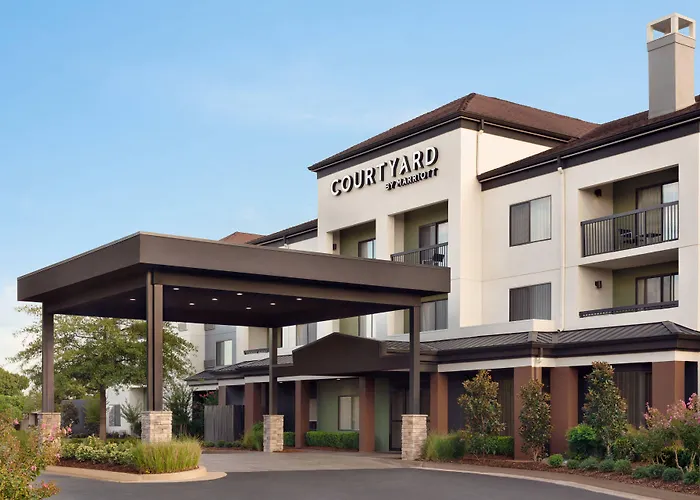 Courtyard By Marriott Tulsa Central