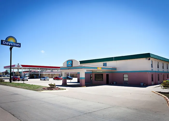 Days Inn By Wyndham Park City Kansas