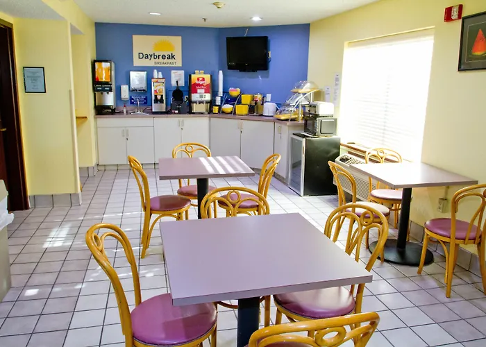 Days Inn By Wyndham Blue Springs