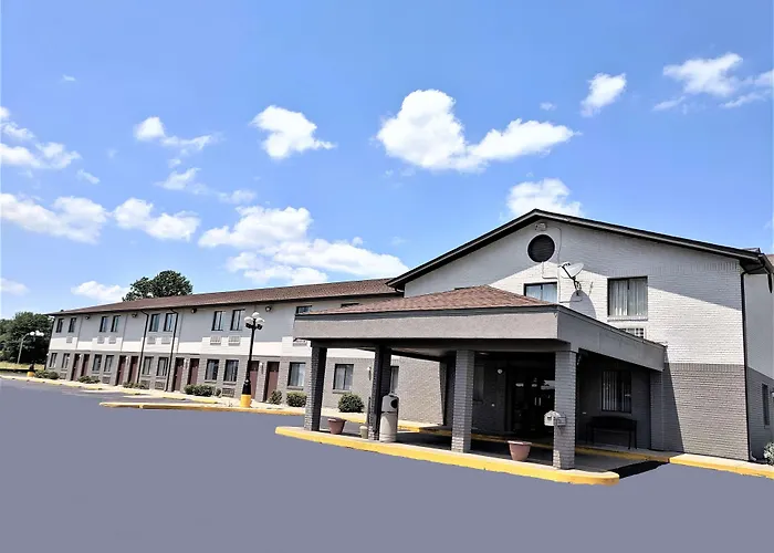 West Frankfort Hotels