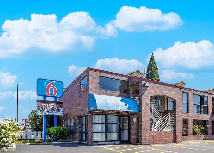 Canby Hotels