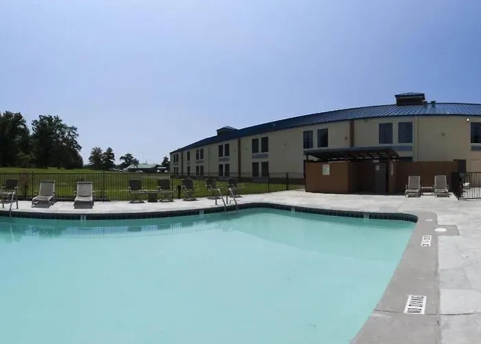 Days Inn & Suites By Wyndham Tahlequah
