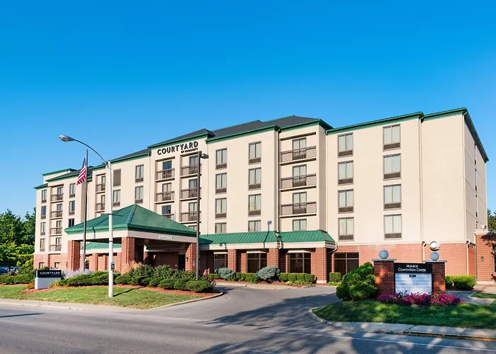 Courtyard By Marriott Bloomington