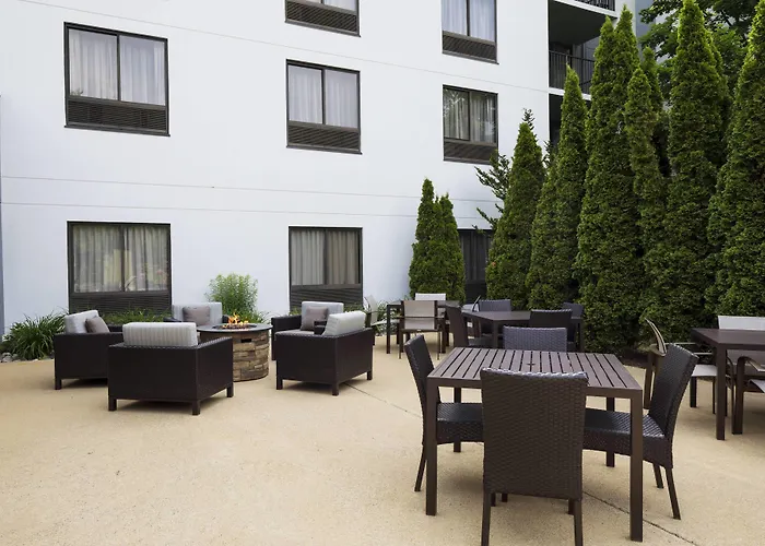Courtyard By Marriott Portsmouth Hotel