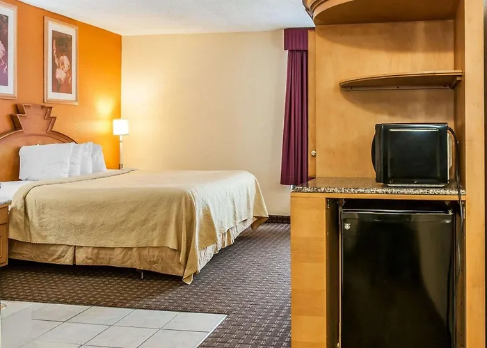 Shelbyville Hotels