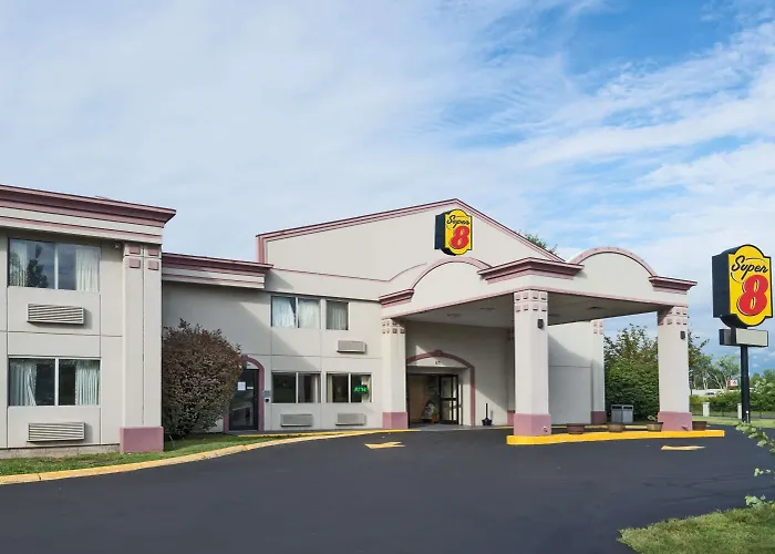 Super 8 By Wyndham Hartford Hotel