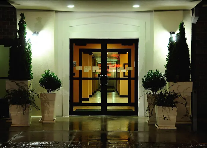 Delafield Hotels
