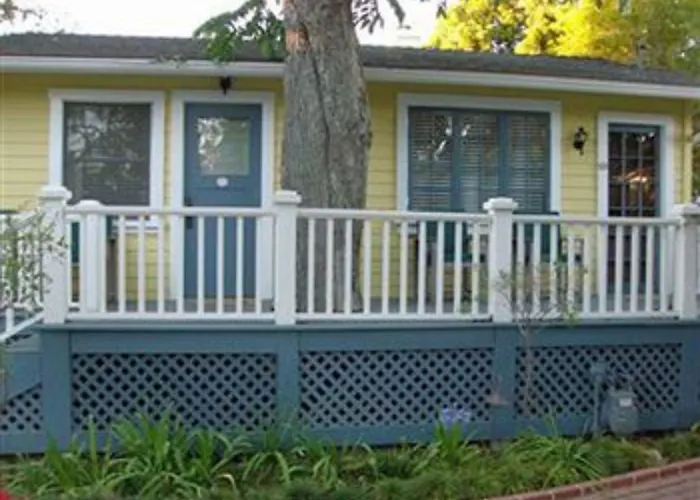 Secret Garden Inn & Cottages
