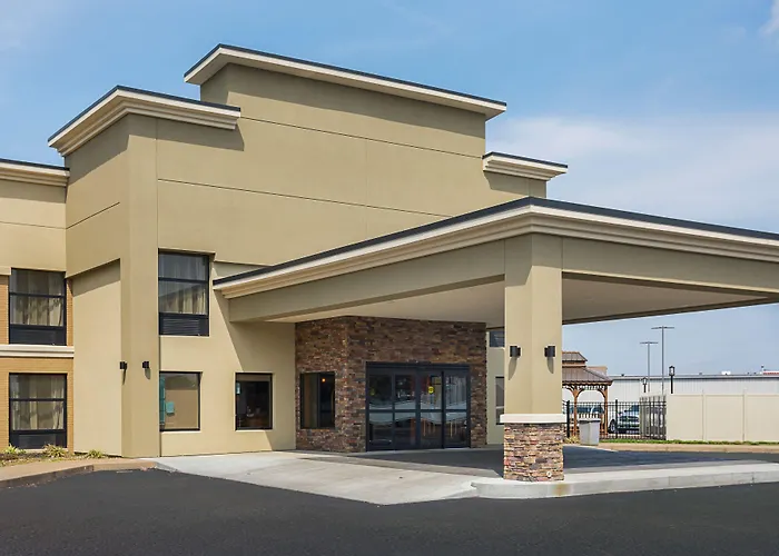 Clarion Inn & Suites Evansville Eastland Area