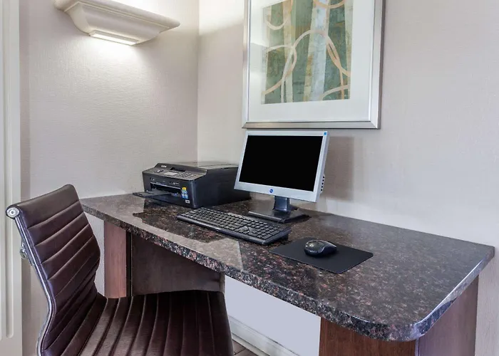 Roseville Hotels