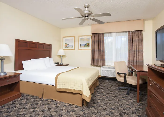 Baymont By Wyndham Mt. Pleasant Hotel Mount Pleasant