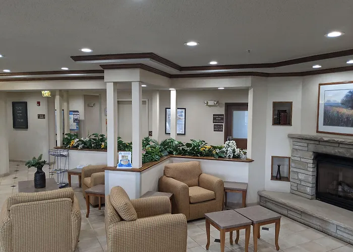 Baymont By Wyndham Rockford Hotel