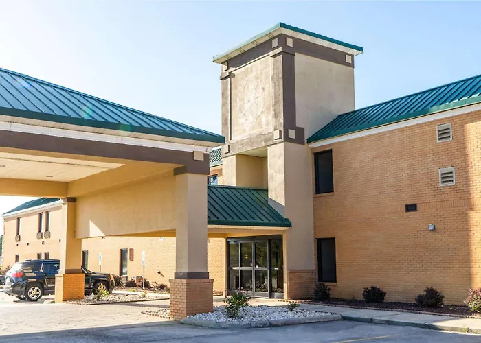 Whiteville Hotels