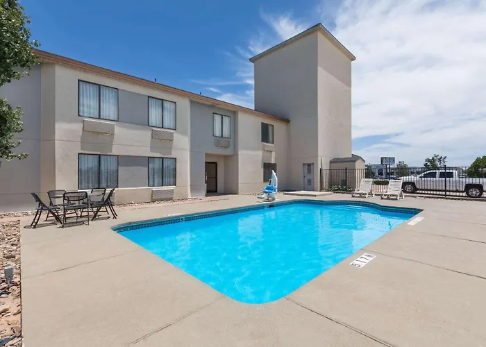 Super 8 By Wyndham Midland