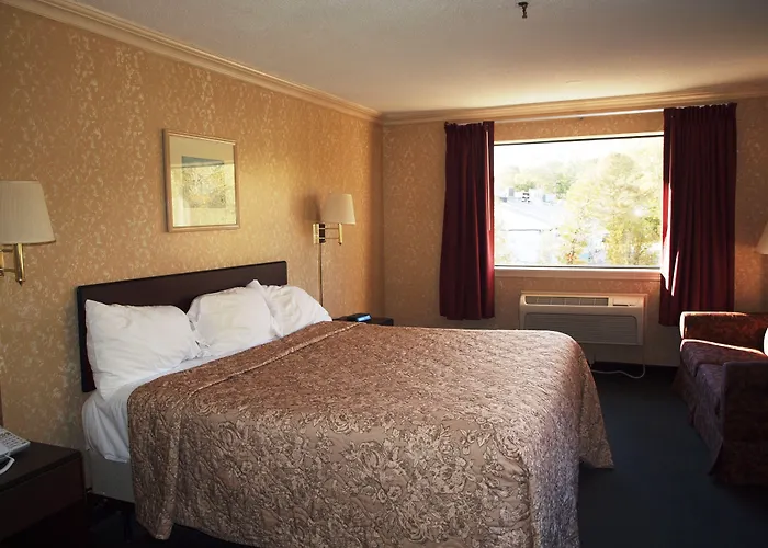 Groton Hotels