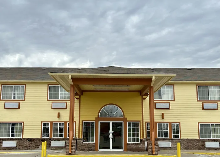 Super 8 By Wyndham Platte City Kansas City Area