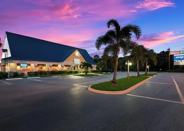 Hometowne Studios By Red Roof Vero Beach - I-95