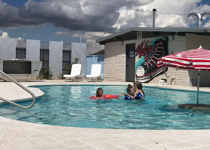 Hotel Mccoy Tucson - Art, Coffee, Beer, Wine, Pool