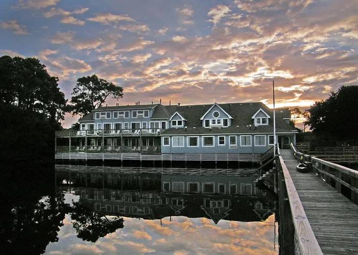 Corolla Hotels