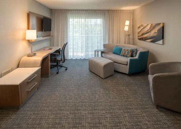 Courtyard By Marriott Portland North Hotel