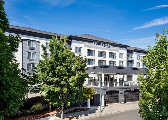 Courtyard By Marriott Portland North Hotel