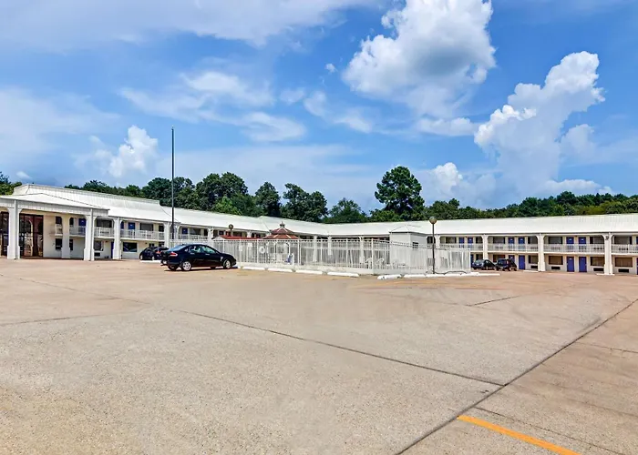 Motel 6-Lindale, Tx