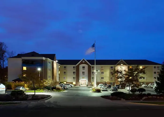 North Olmsted Hotels