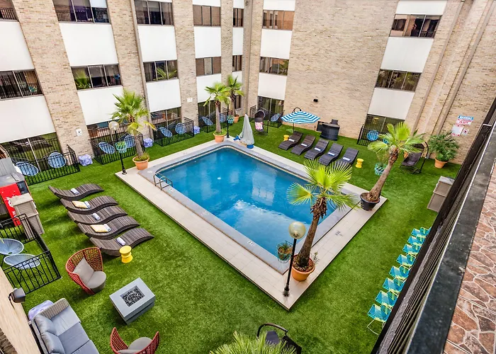 Riverwalk Plaza Hotel