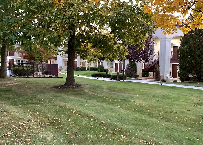 Austintown Hotels
