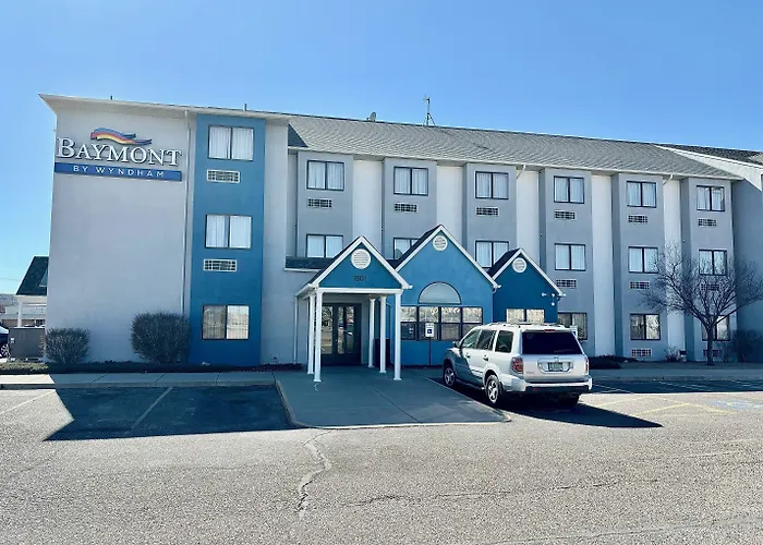 Baymont By Wyndham Farmington Hotel