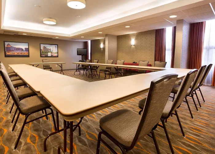 Biscoe Hotels