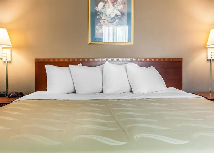 Lewisport Hotels