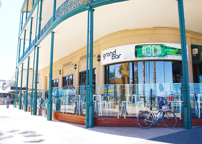 Glenelg Hotels