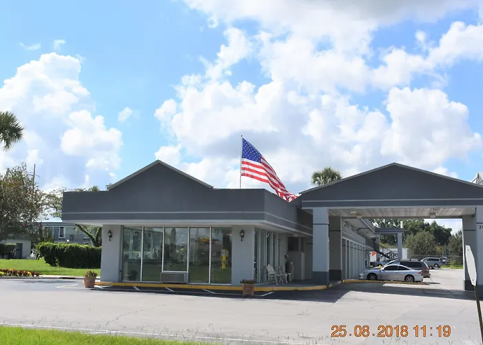 Super 8 By Wyndham Ocala I-75 Hotel