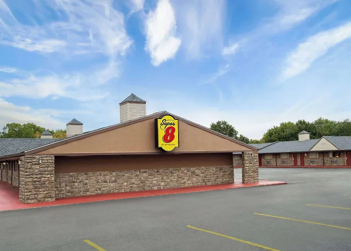 Super 8 By Wyndham Youngstown/Girard