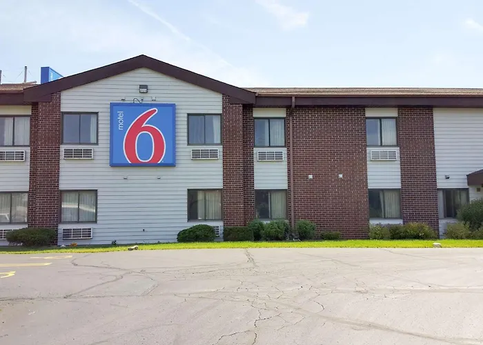 Saukville Hotels