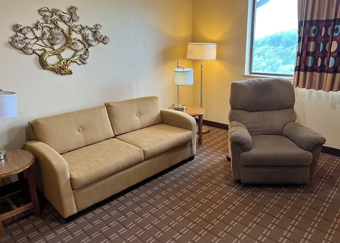 Super 8 By Wyndham Altoona Hotel