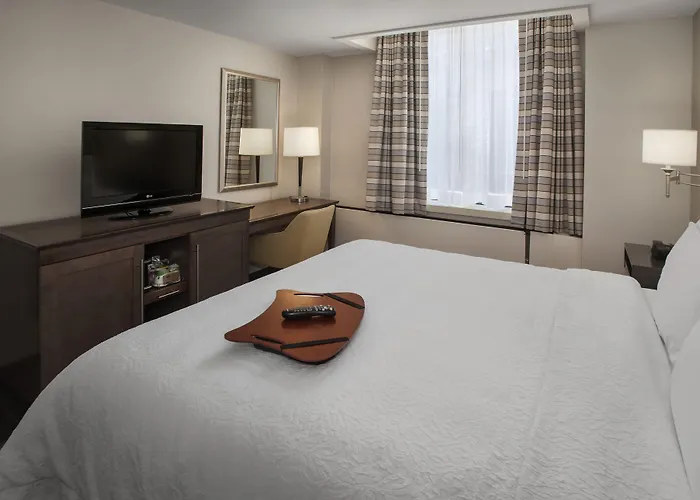Hampton Inn & Suites Milwaukee Downtown