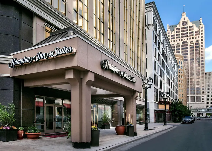 Hampton Inn & Suites Milwaukee Downtown