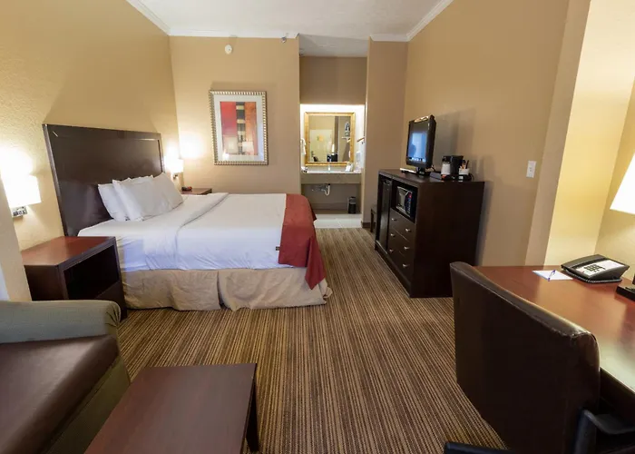 Baymont By Wyndham Crestview Motel