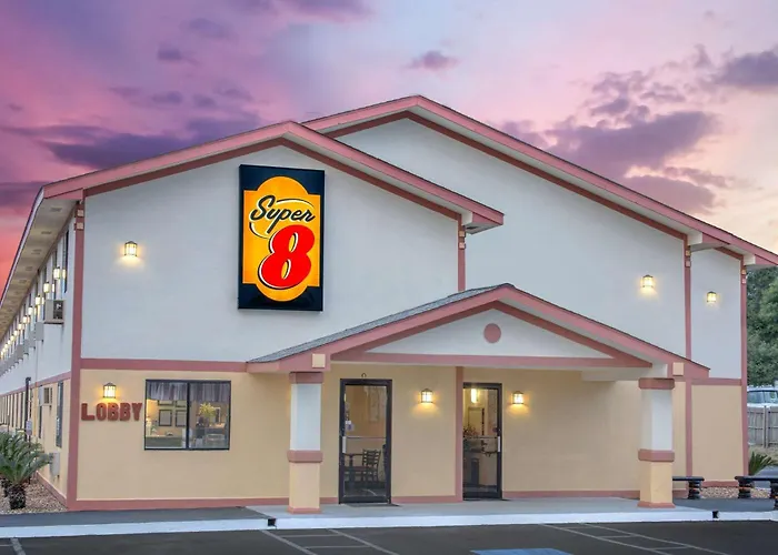 Super 8 By Wyndham Douglas