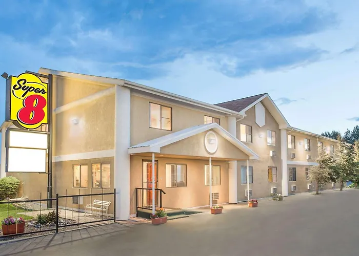 Super 8 By Wyndham Riverton