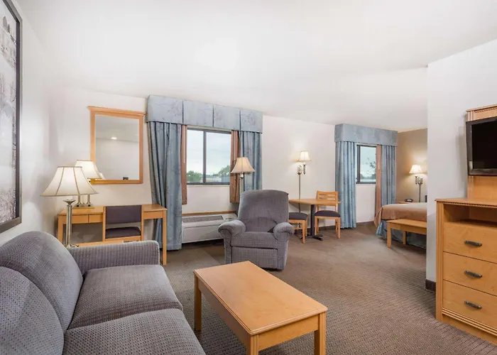Monroe Hotels