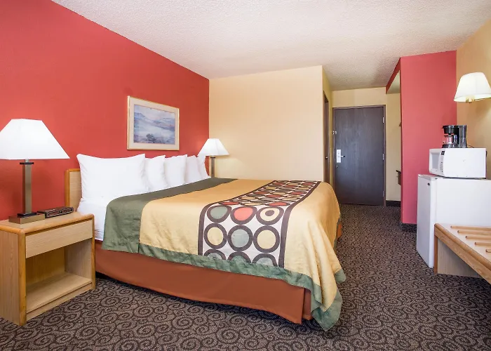 Super 8 By Wyndham Appleton Hotel